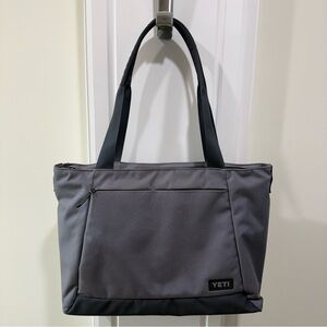 YETI COOLERS
Crossroads Tote 16 Bag